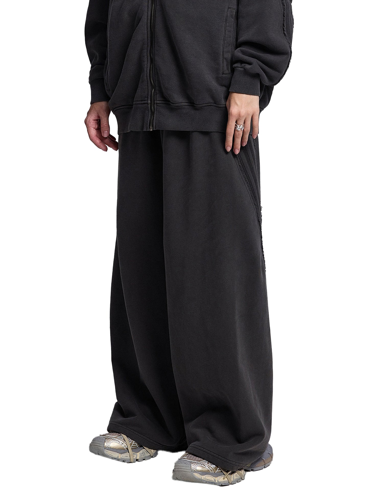 VERITYX Snow Washed Tape Raw Edge 420 GSM Cotton Sweatpants